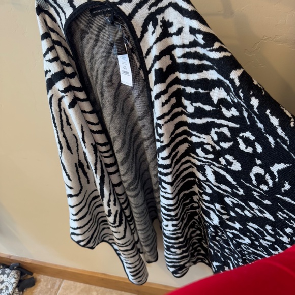 WHITE HOUSE BLACK MARKET BLACK AND WHITE ANIMAL PRINT MIX ONE SIZE FITS ALL WRAP - Picture 16 of 16